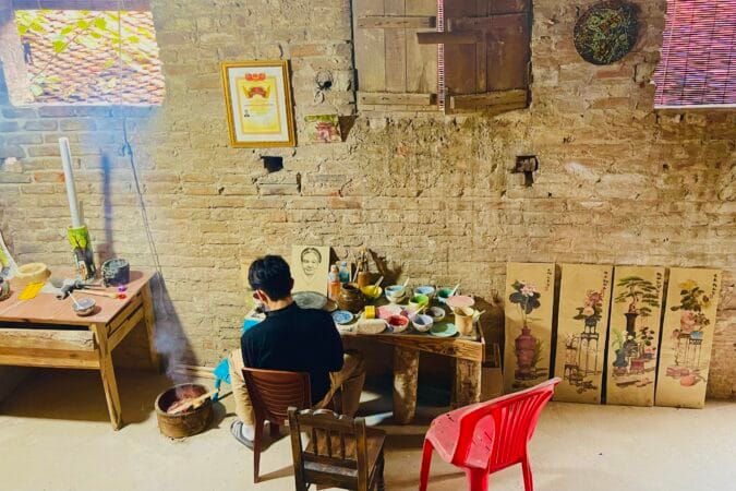 During a visit to Bat Trang pottery village in Hanoi, you will have the opportunity to witness firsthand the artisans painting and decorating their pottery products.