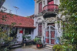 The fusion of Asian and European cultures in Bat Trang ceramic village