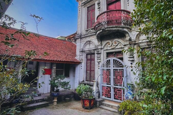 The fusion of Asian and European cultures in Bat Trang ceramic village