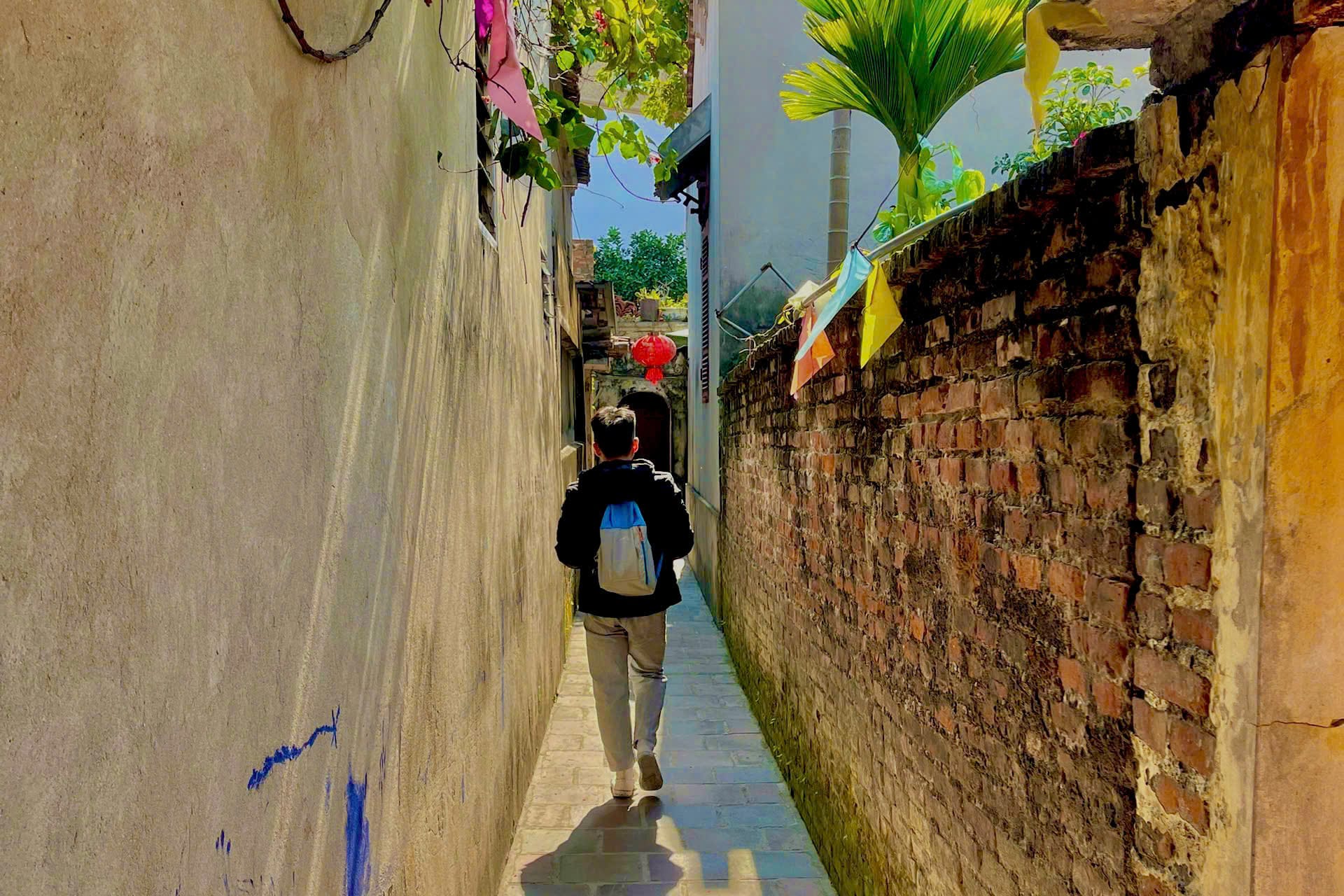 Bat Trang village tour includes walking through a winding alley in the old village.