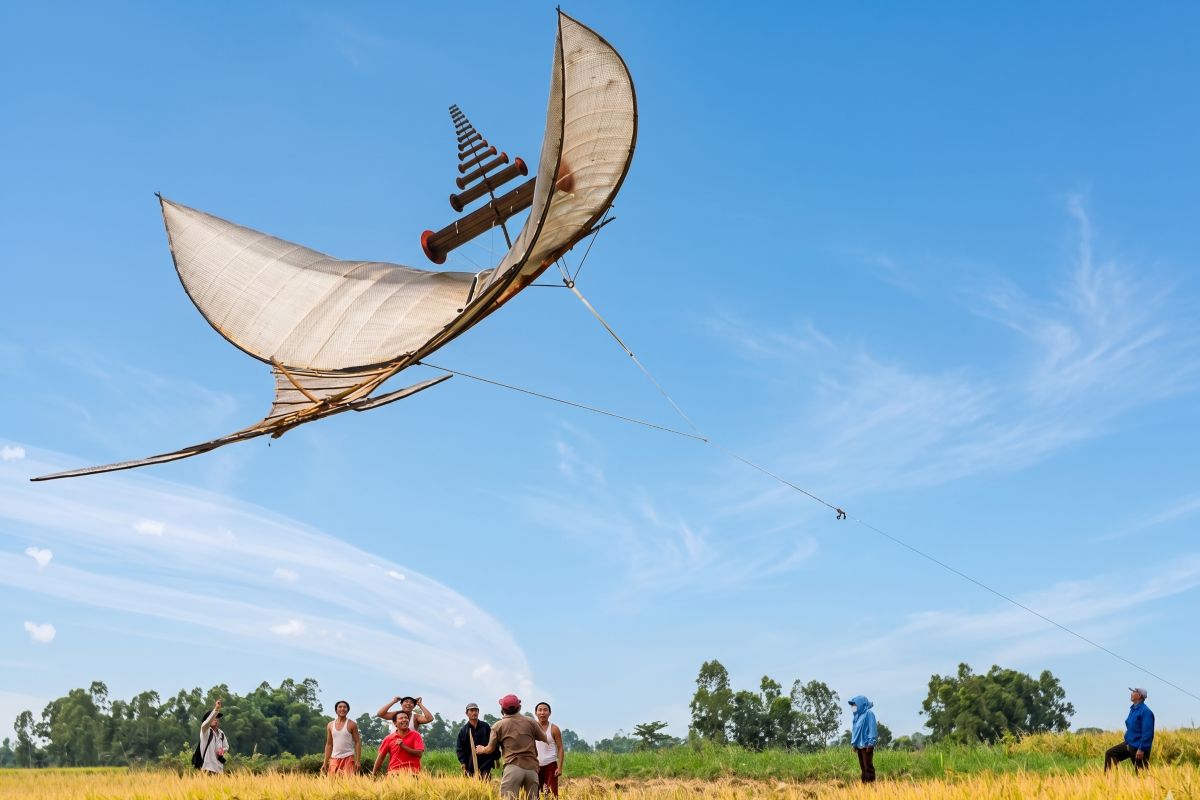 Kite Making Experience Hanoi - : art of wind ba duong noi village