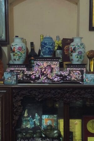 Dragon design mother-of-pearl cabinet art